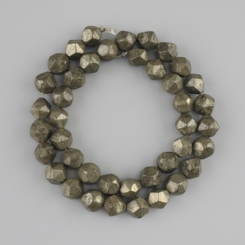Pyrite beads faceted 8-8.5×7-8 mm +- on a thread, length 35 cm +-