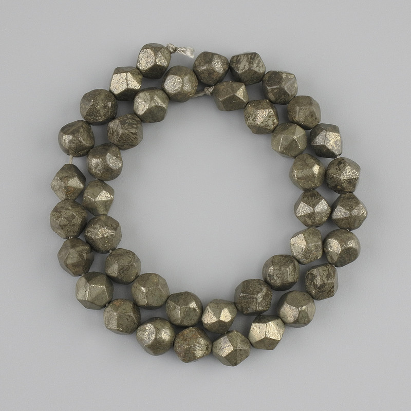 Pyrite beads faceted 8-8.5×7-8 mm +- on a thread, length 35 cm +-