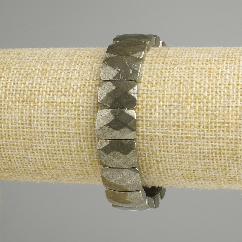 Bracelet Pyrite faceted rectangular link 14x10mm +/-; length 18cm +/- stretch