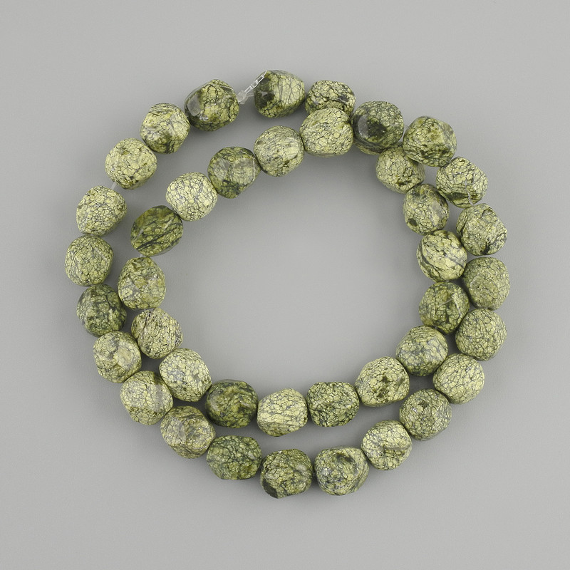 Snake stone beads multifaceted, diameter 9x8mm +/-, length 37cm +/- on fishing line