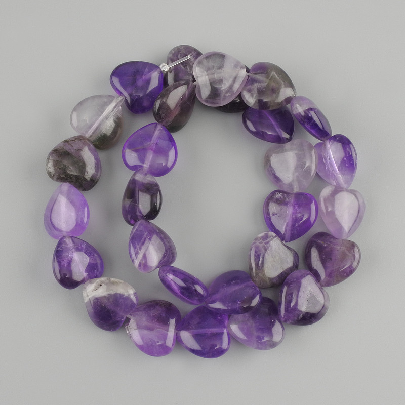 Amethyst beads heart shape, diameter 14x14 mm +/-, length 37 cm +/- on nylon thread