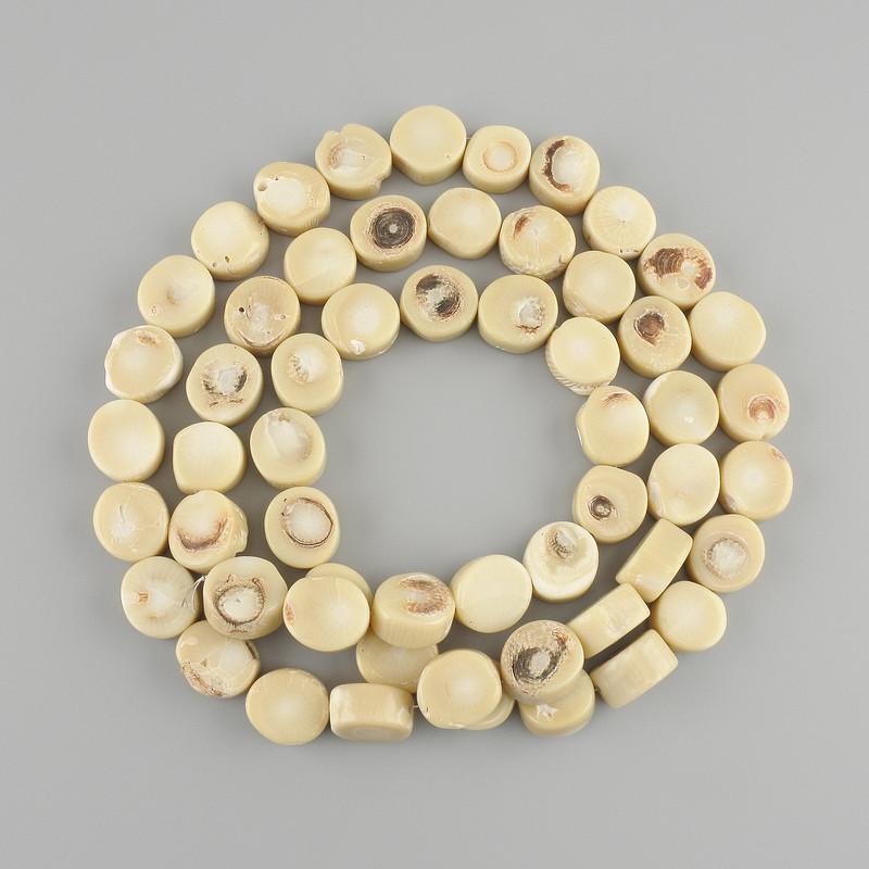 Coral beads, tumbled chip, diameter 12–12.5 mm, 5×13–14 mm ±, length 78 cm ± on a thread