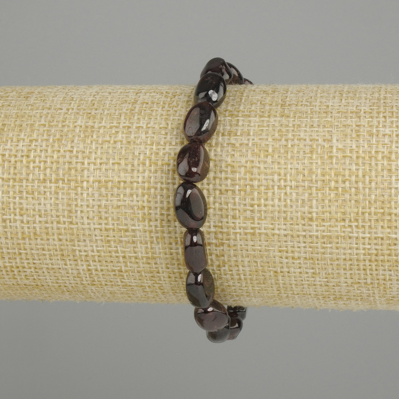 Garnet bracelet, tumbled, diameter 10-11x7-7, 5mm+-, length 18cm +- stretch