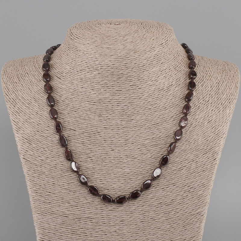 Garnet necklace tumbled oval, diameter 10-11x6, 5mm+-, length 50cm +- with clasp