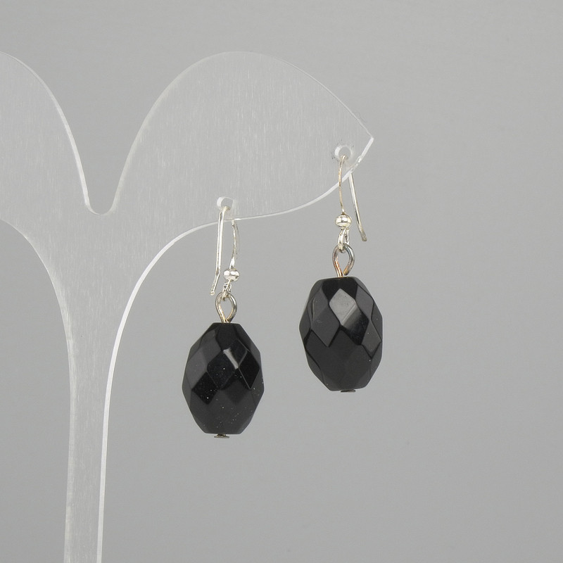 Agate earrings faceted grain, diameter 16x12mm +/-, length 30mm +/-