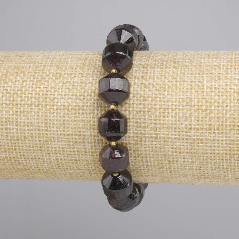 Garnet bracelet faceted shapes, diameter 11-12x11-12mm+- beads 3mm+-, length 18cm+- stretch