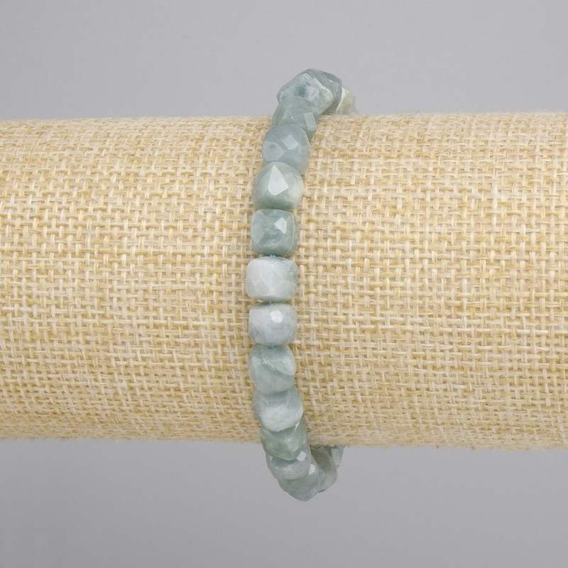 Jadeite bracelet faceted cube, diameter 7x7mm +/-, length 18cm +/- stretch