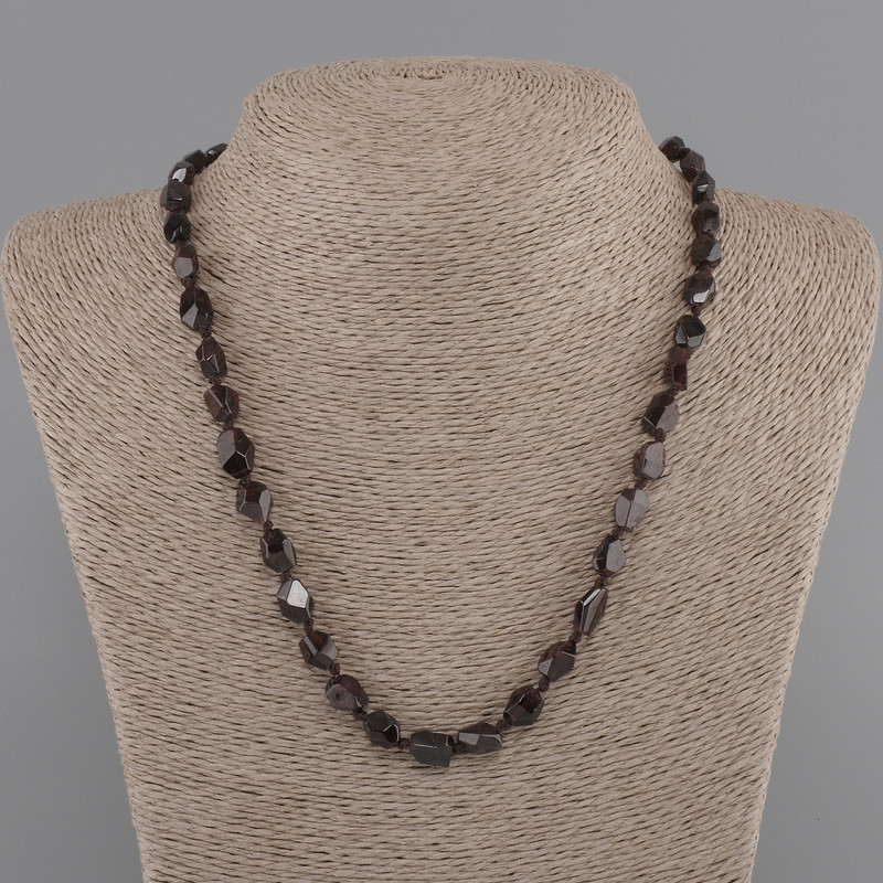 Garnet necklace faceted 8-10x5-6mm +- , length 45 cm +- with clasp