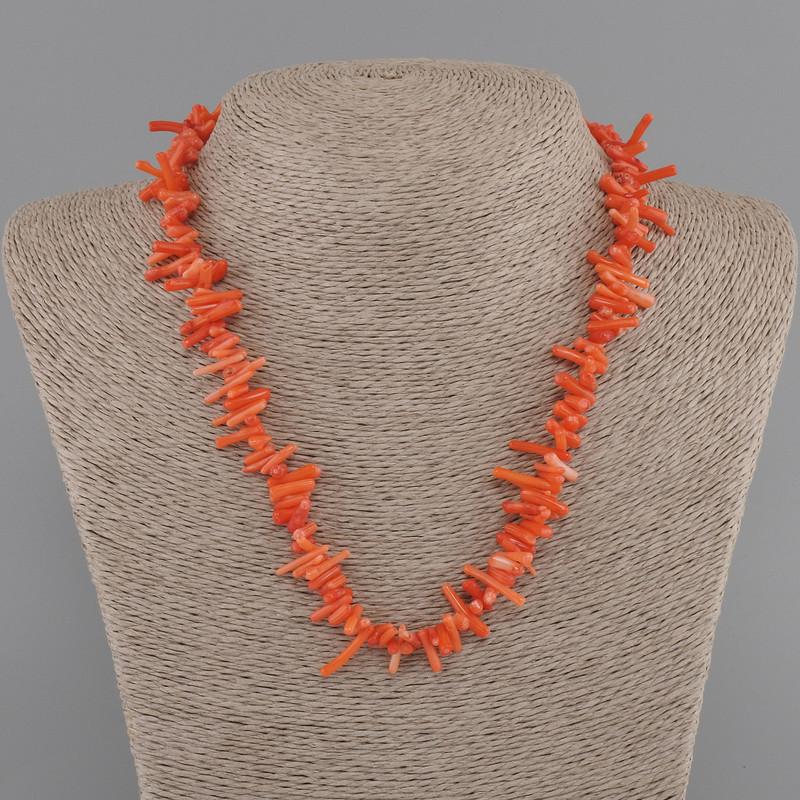 Coral necklace coral chips "needle" 5-13x1-3, 5mm+- length 45cm+- with clasp