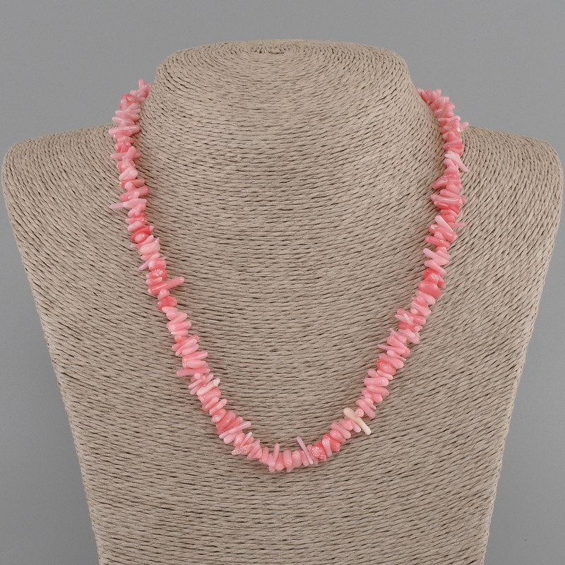 Coral necklace coral chips needles 6-10x1-3mm +-, length 45cm +- with clasp