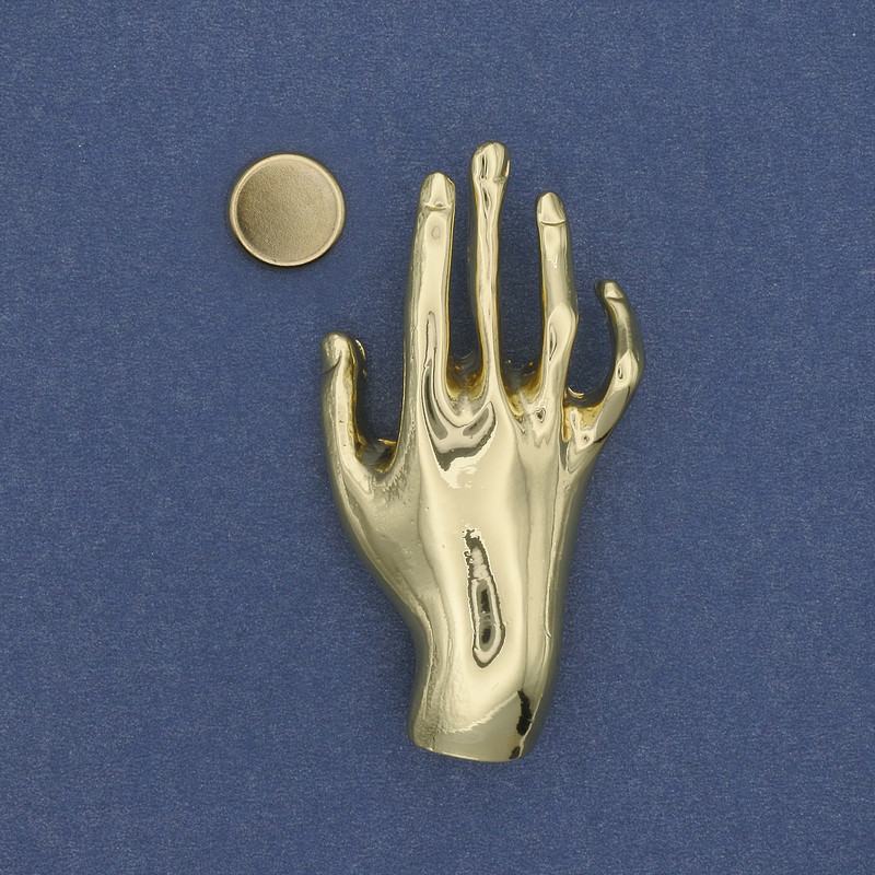 Brooch with a magnet Hand gold-colored metal 27x55mm+