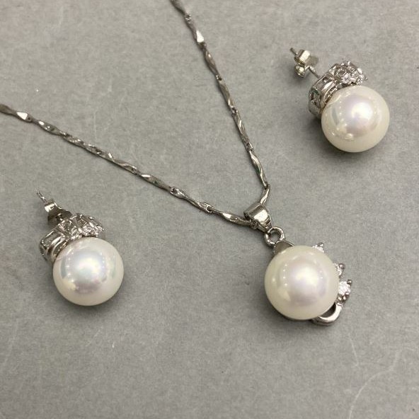 Necklace pendant set on a chain 40cm+- and stud earrings 'Majorca'