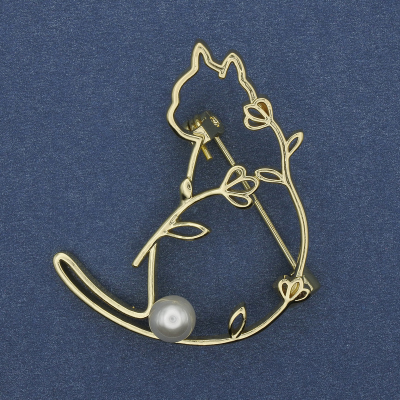 Brooch Cat with a Pearl golden-colored metal 40x34mm+