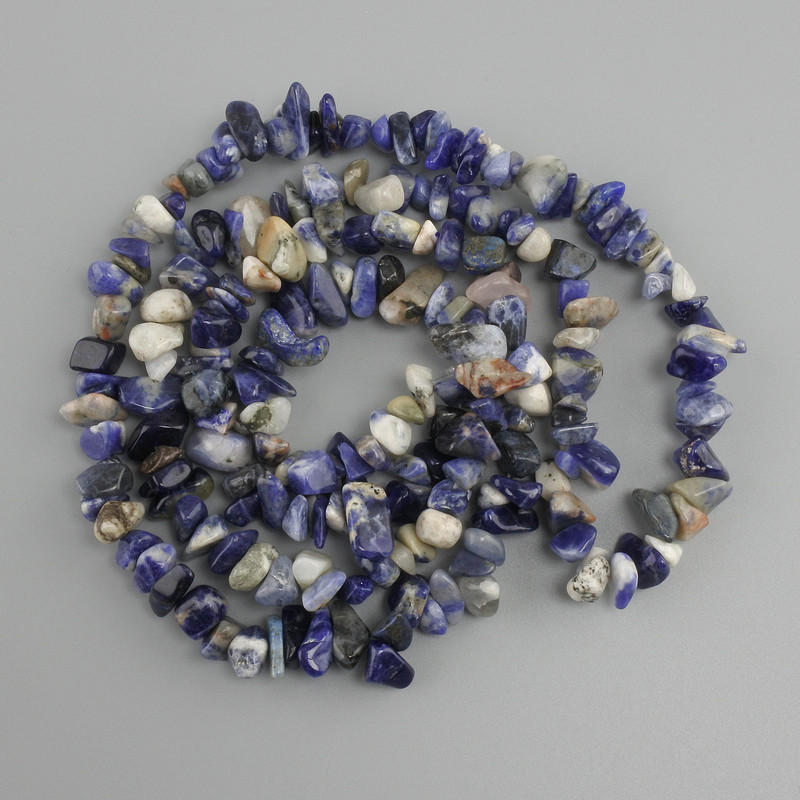 Sodalite beads, chip-shaped, diameter 4–10x2–6 mm +/-, length 78 cm +/-