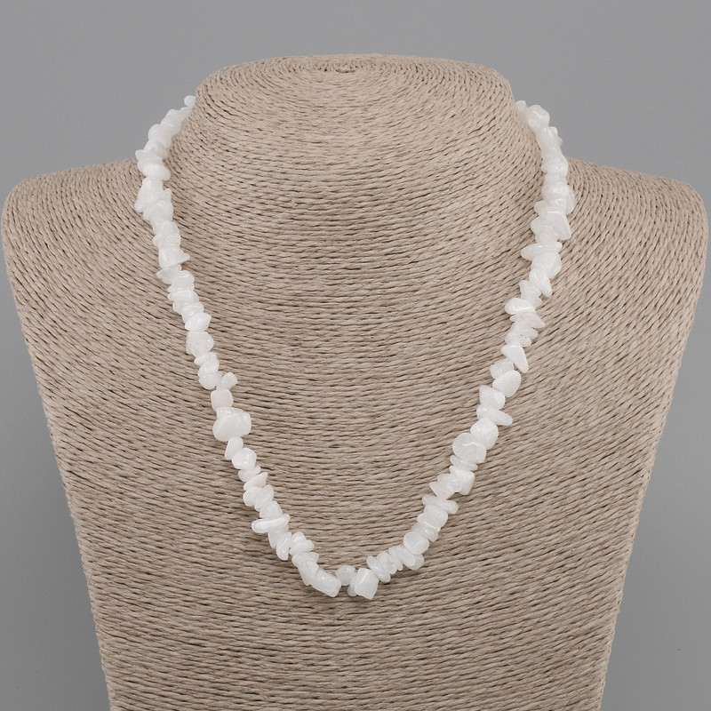 Necklace White Quartz Crushed Stone, diameter 7-12x3-7mm +/- , length 45cm +5cm extending chain