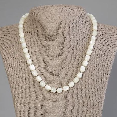 Necklace Mother-of-Pearl barrel, diameter 8x7, 5mm+-, length 45cm +- with clasp