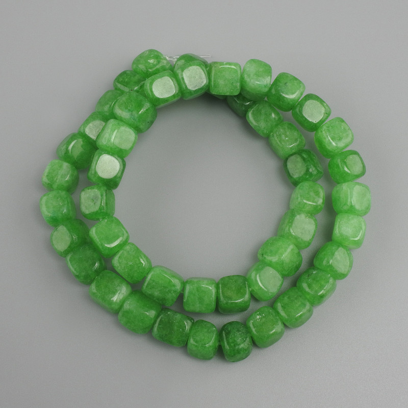Jade beads cube, diameter 8–9 mm +/-, length 39 cm +/-