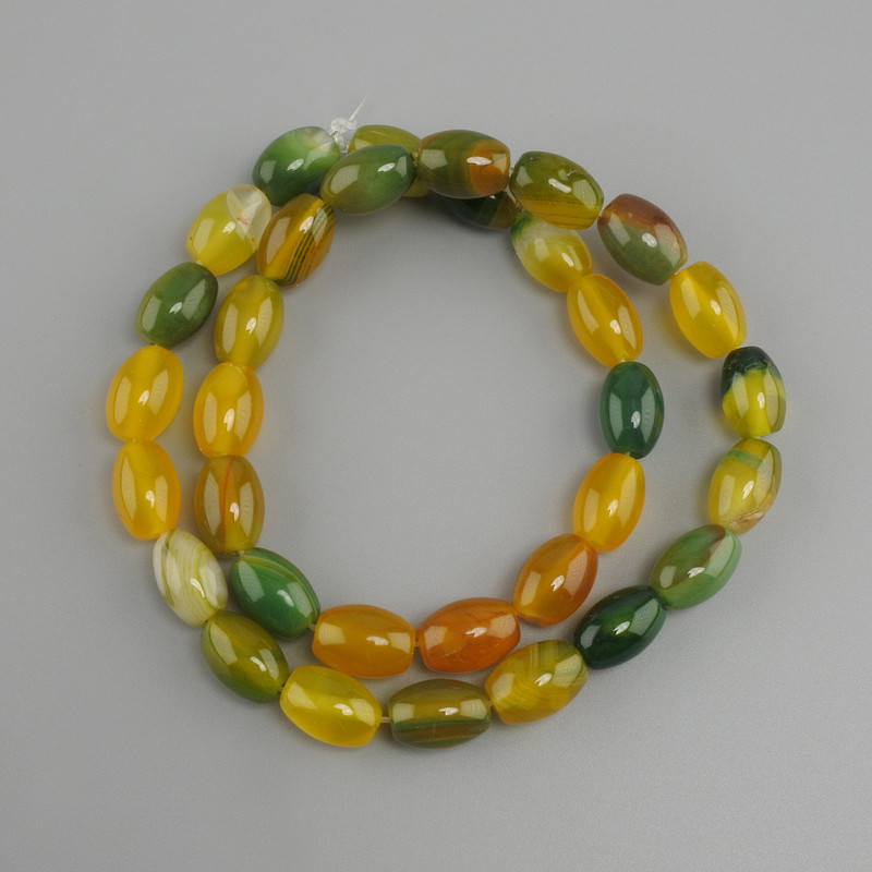 Agate beads, grain shape, diameter 12x8mm +/-, length 38cm +/- on a thread