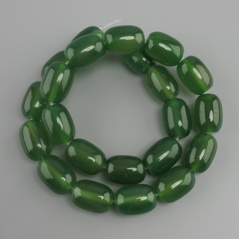 Agate barrel beads, diameter 18x13 mm +/-, length 39 cm +/- on a nylon thread