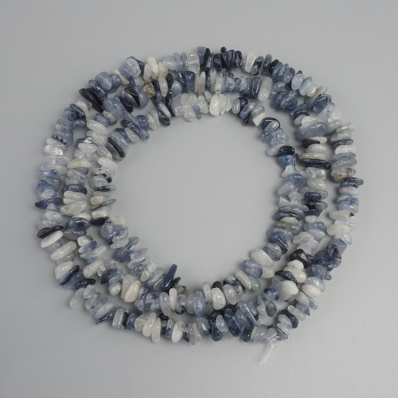 Rutile quartz hair-like rutilated quartz chip beads, 6-10x2-4 mm (+/-), length 78 mm (+/-) on a cord
