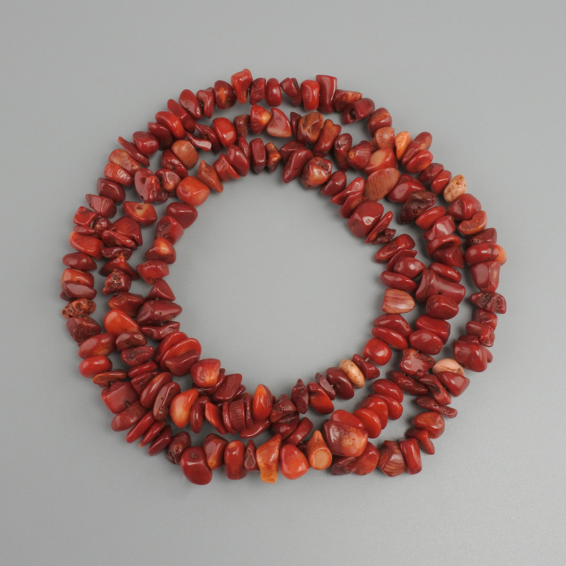 Coral chip beads, diameter 8-10x3-8mm +/-, length 80m +/- on a thread