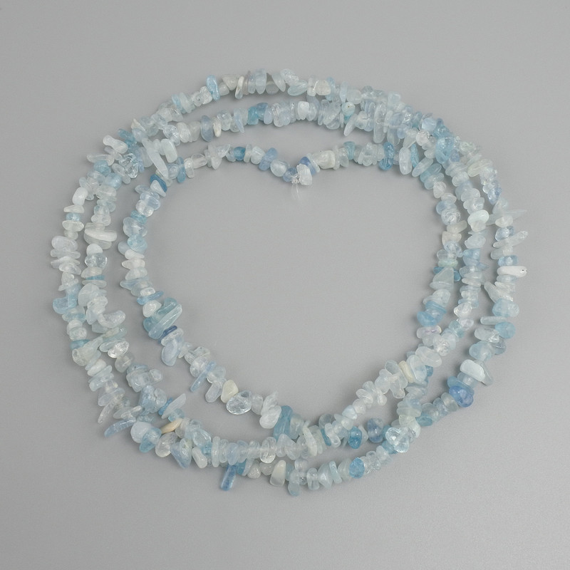 Aquamarine chip beads, diameter 4-11x1.5-3mm +/-, length 80cm +/-, on a string