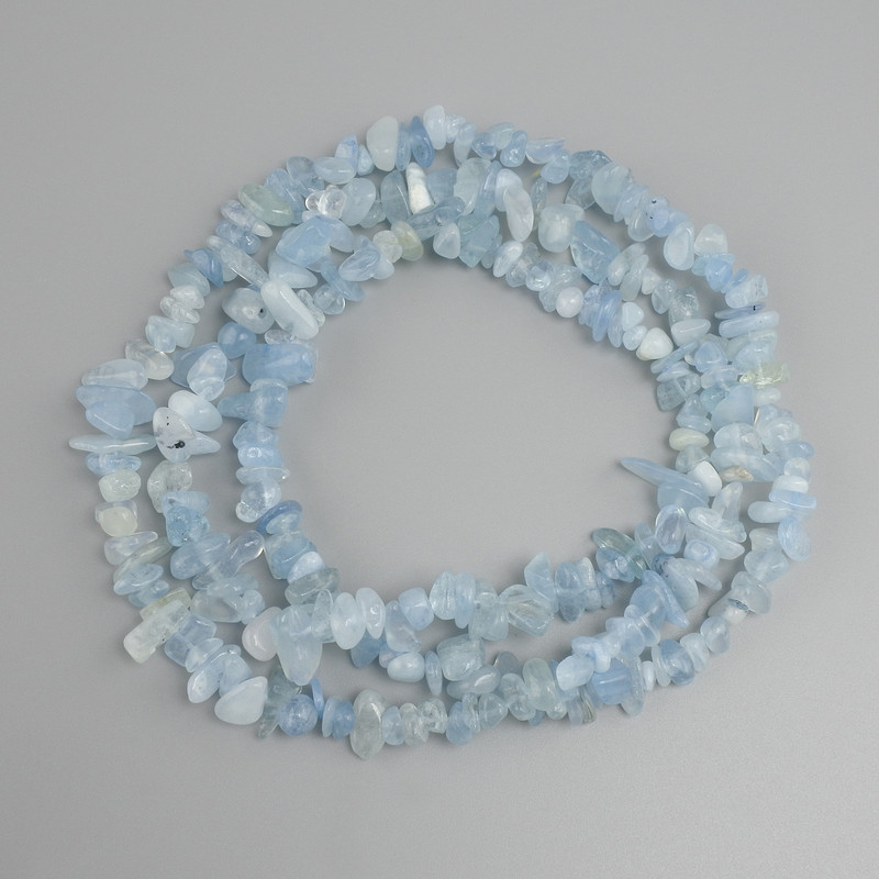 Aquamarine gemstone chips beads, diameter 7-15x3-9mm +/-, length 76cm +/- on thread