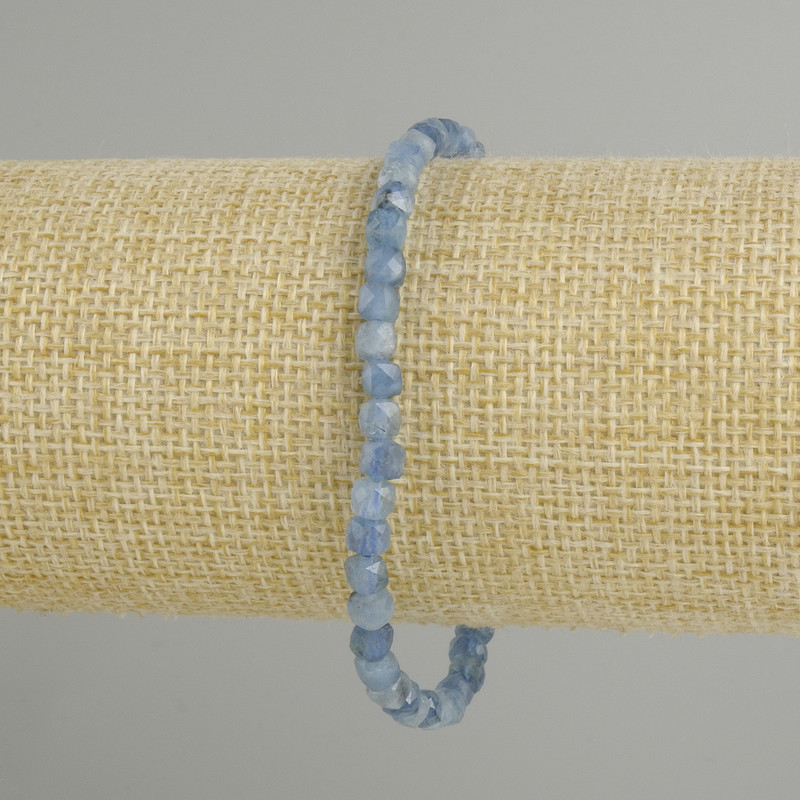 Bracelet Kyanite faceted cube, diameter 4x4mm +/-, length 18cm +/- stretch