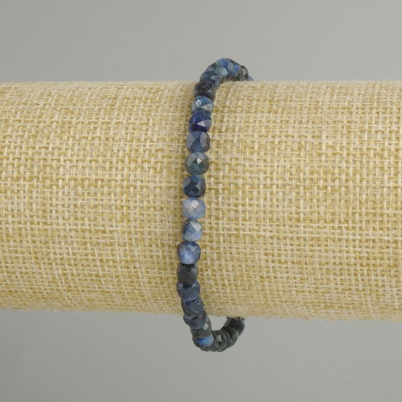 Kyanite bracelet faceted cube, diameter 5x5mm +- , length 18cm +- stretch