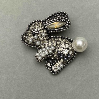 Brooch "Rabbit" with rhinestones and pearls silver-tone metal 34x30mm