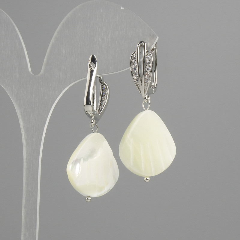 Earrings Mother-of-Pearl Shell 20x18mm ±, length 40mm ±, silver-colored metal