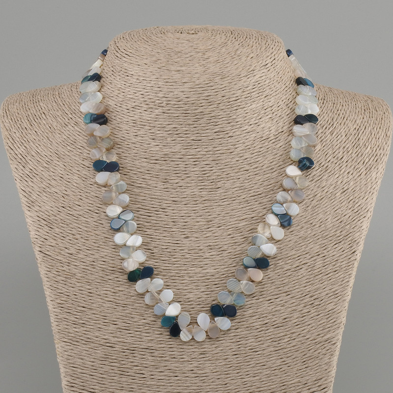 Agate necklace drop shape, diameter 8, 5x6mm +/-, length 45mm +/-, with clasp