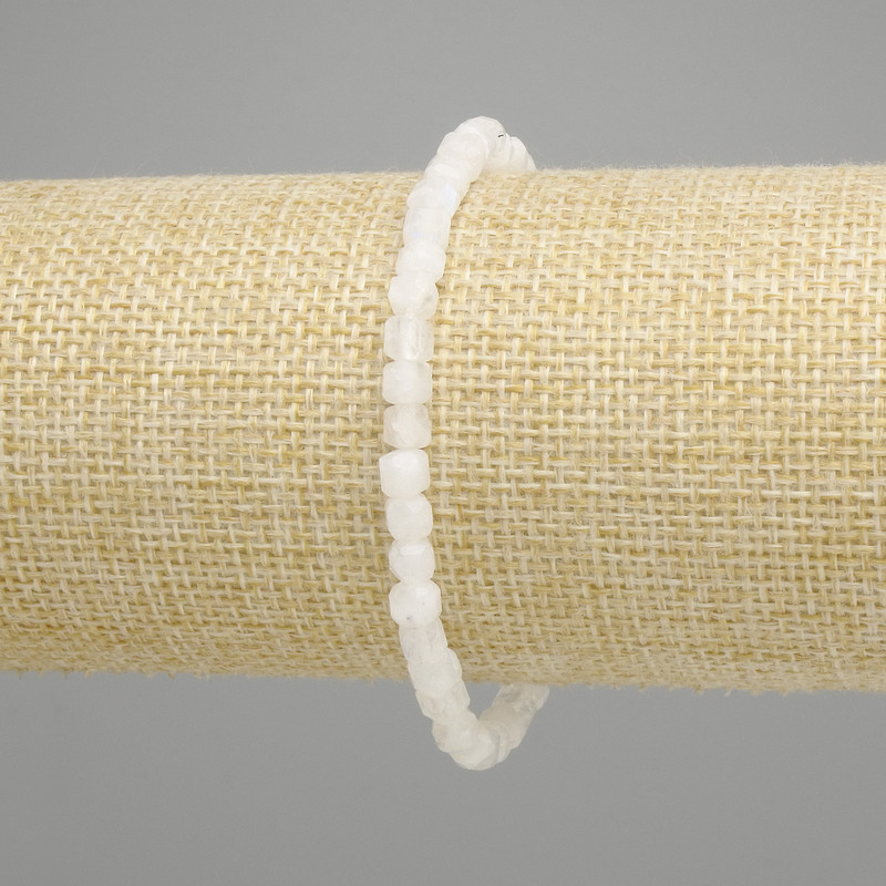 Bracelet Adularia faceted cube, diameter 4×4 mm +- , length 18 cm +- stretch
