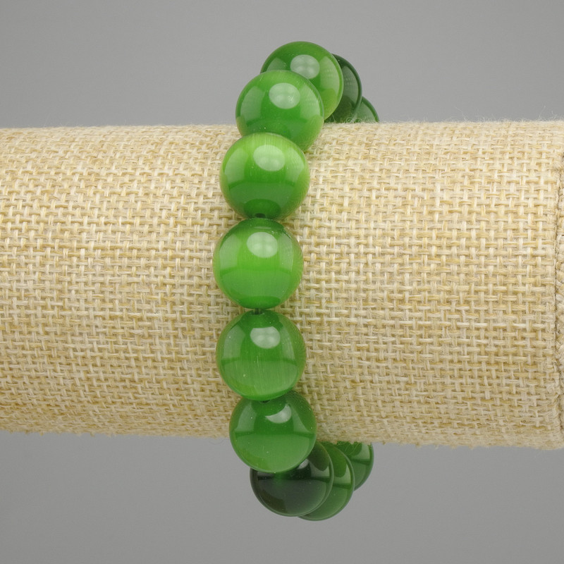 Bracelet green Cat's Eye smooth bead, diameter 13.5 mm ±, length 18 cm ± stretch