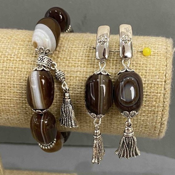 Set Bracelet and Earrings Agate tumbled 18x13mm +/-, length 64mm +/-, with metal inserts, length 18cm +/-, stretch