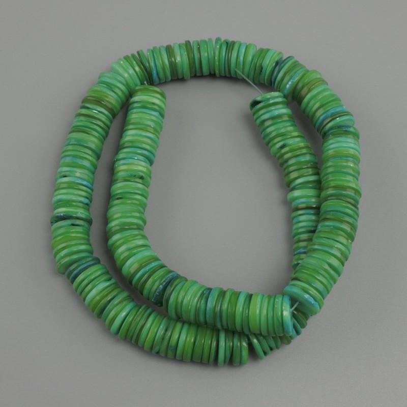 Scallop shell beads (Scapharca) rondelle, diameter 10x1.5–2 mm +/-, length 39 cm +/- on elastic thread
