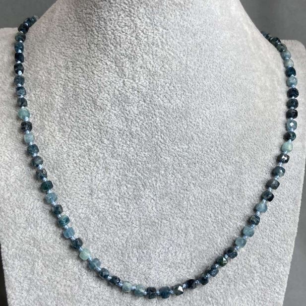 Indigolite necklace faceted cube 4x4mm +/- , length 50cm +/- stretch