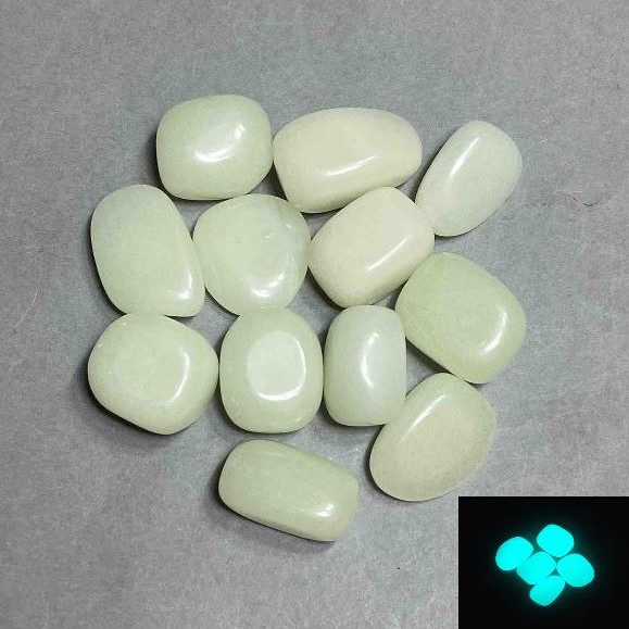 Price per 100 g! Natural stone Onyx tumbled 22-27x15-19x9-15mm (+-) packaged 100 g turquoise glow