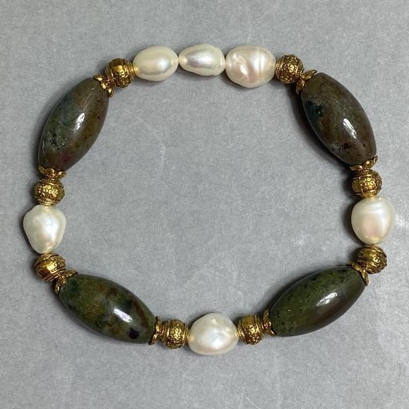 Bracelet with Pearls 7-9×7-8 mm Jasper bead 20×10 mm+-, length 18 cm stretch