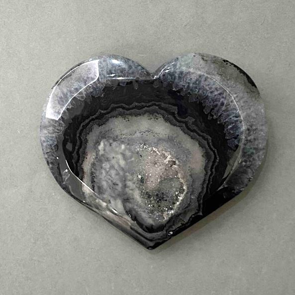 Agate heart souvenir with geode 73×62 mm ± weight 90 g