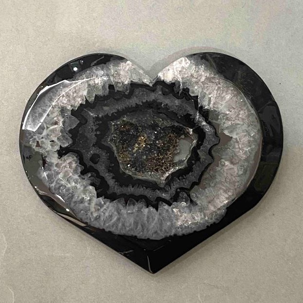 Agate Heart Souvenir with Geode 71x84 mm ± Weight 148 g