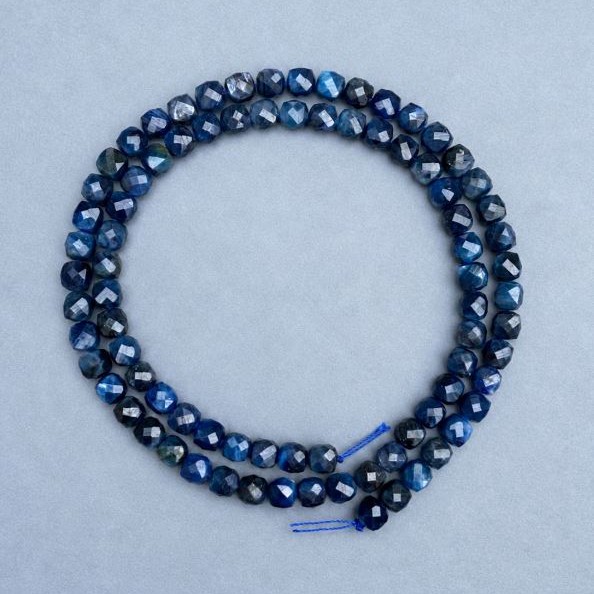 Kyanite beads faceted cubic 4.5-5x4.5-5 mm +/- length 38 cm +/- on a string