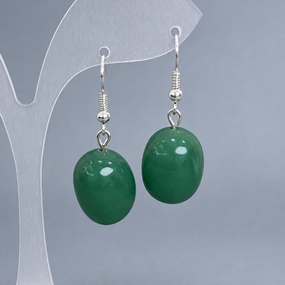 Jade oval earrings, diameter 15x20mm +/-, length 40mm +/-
