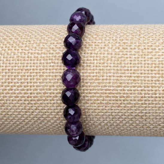 Amethyst bracelet, faceted round bead, diameter 8 mm +/-, length 18 cm +/-, stretch