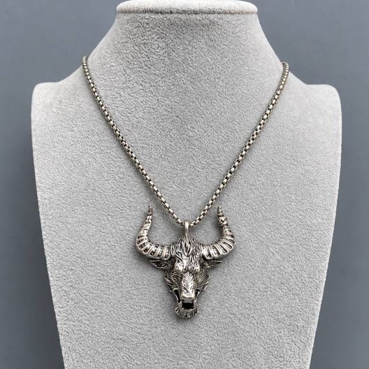 Pendant Bull Head 47x44mm ± dark silver metal color on a chain, length 65 cm