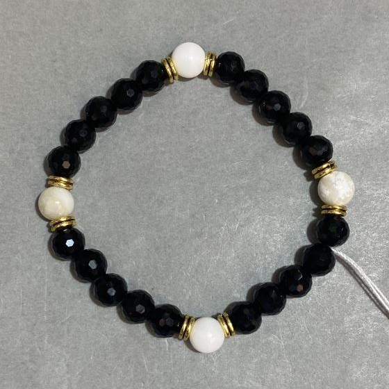 Bracelet Agate faceted bead 8mm+- smooth bead 8mm+- length 18cm +- stretch