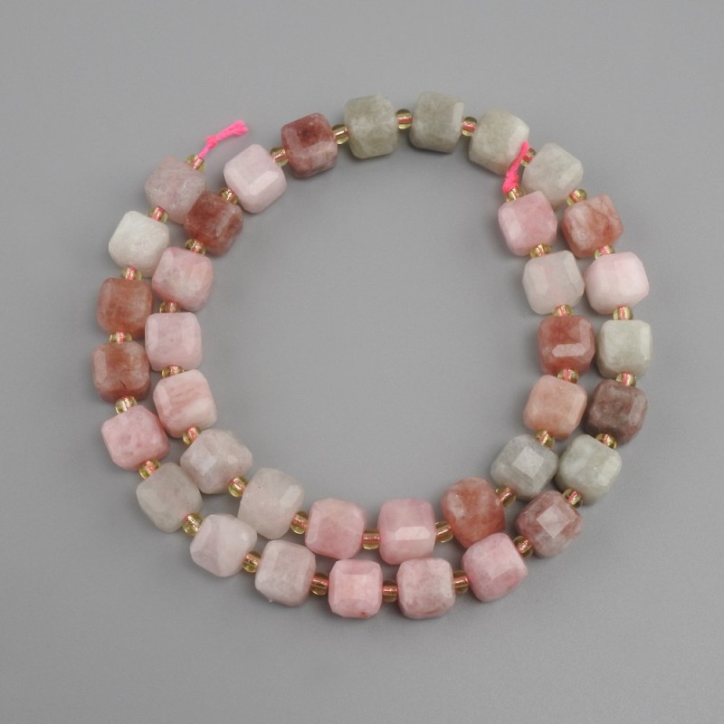 Jadeite beads faceted cube, diameter 8x8 mm+- seed beads 3 mm+-, length 37 cm+-