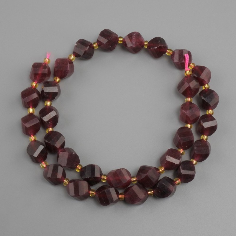 Turmaline Rubelite beads faceted rhombus, diameter 10x8mm+- seed beads 3mm+-, length 37cm+-