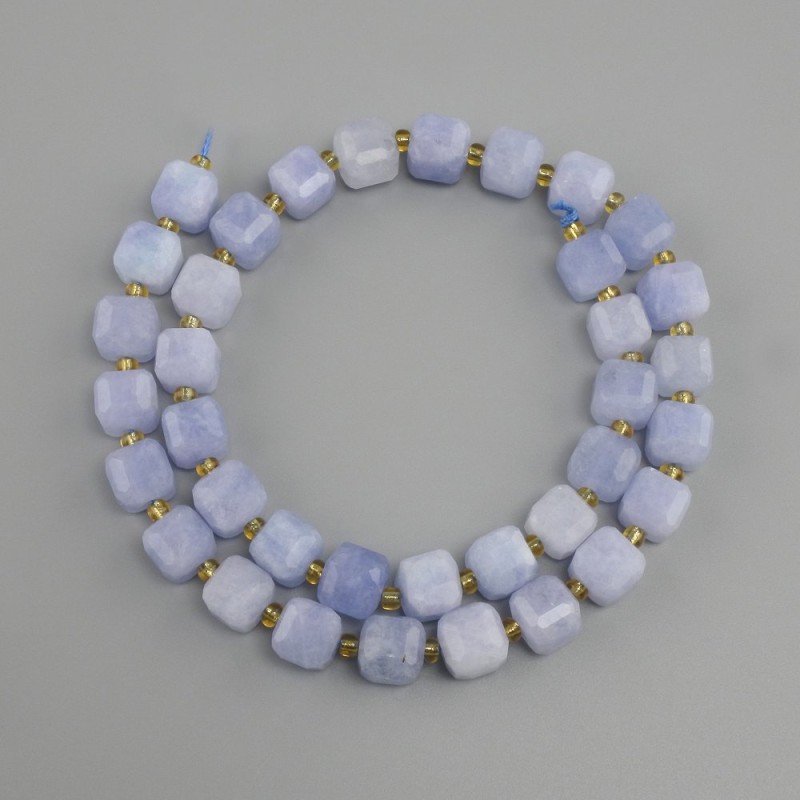 Aquamarine beads faceted cube, diameter 8x8 mm+- seed beads 3 mm+-, length 36 cm+-
