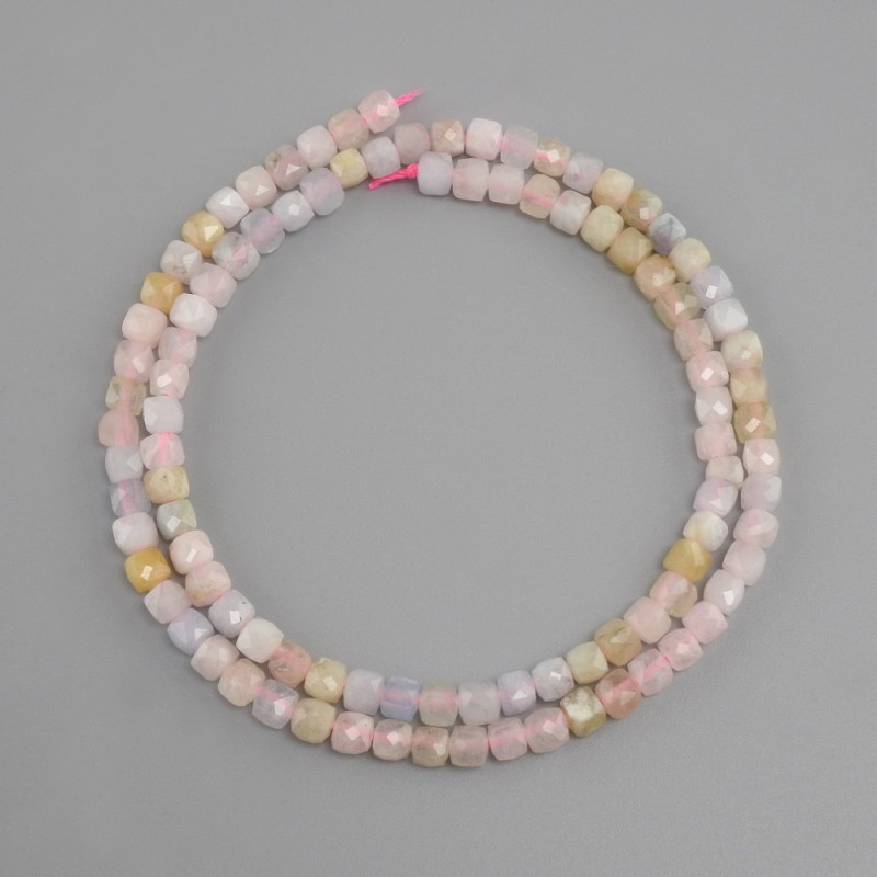 Morganite Beads faceted cube, diameter 4x4 mm +/-, length 39 cm +/-